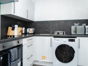 Trades Lane by CENTRAL SERVICED APARTMENTS - Cosy 1 Bedroom - Central Location - Walk Away from Waterfront - Walk Away to Bus & Train Station - Long Stays Welcome