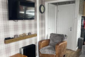 2Bed Chalet Sleeps 4- Garden Balcony Pets Beach