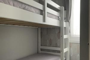 2Bed Chalet Sleeps 4- Garden Balcony Pets Beach