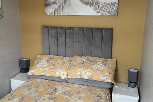 2Bed Chalet Sleeps 4- Garden Balcony Pets Beach