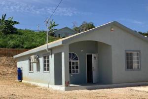 Sleeps 4 with Free Parking 15-min to Beach