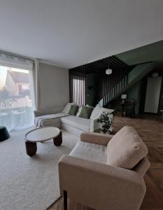 Maison joliment décorée dans un quartier calme