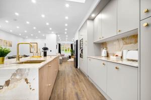 Exceptional 4 Bedroom House - Garden - Netflix - Parking 154R