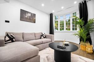 Exceptional 4 Bedroom House - Garden - Netflix - Parking 154R