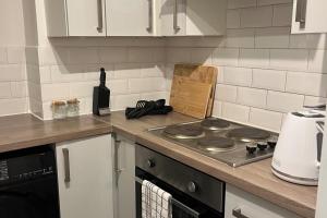 2Bed Sleeps 3 - Central Near Train Station Wifi
