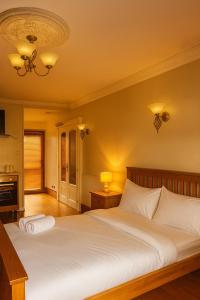 Elegant Vintage Stay Near Airport & NEC, Long-stay or Contractors Deal