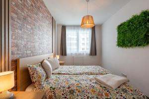 FREE limited Garage-200M to Subway-Prestige 08-2