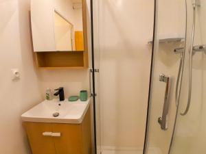 Appartement T3 avec 2 Salles deau, Parking & Balcon - RER A à 3 min