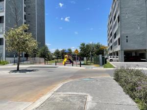 Depa con Cocina, Sala, Comedor y Alberca