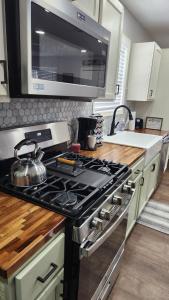 Little House in Indy sleeps many