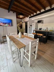 Casa 5, Bosque Peralta Ramos, Mar del Plata con Carpa en balneario incluida