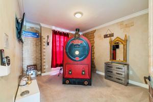 3 Story Resort Retreat Near Disney