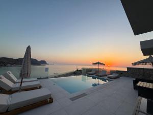 Blue Infinito Boutique Villa, Infinity Pool , Heated Jacuzzi & Panoramic Sea View