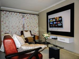 Poplar place Thornton