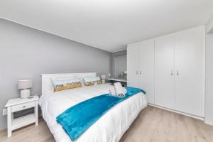 Cozy Sea View Escape with BBQ Demi Studio