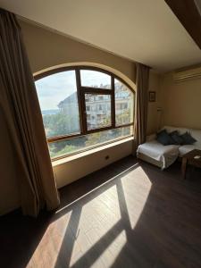 Sea view apartment next to Sea garden and beach