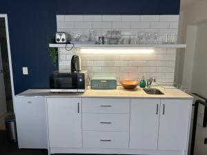 Upmarket Studio Apartment in Cape Town City Centre - The Adderley