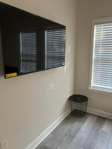 Welcome to this Modern listing in the Heart Of ATL