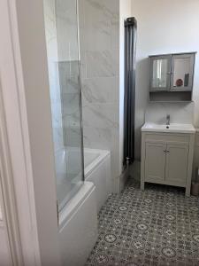 corner house Guest house