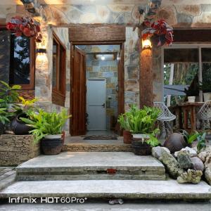 Rustic Stone House with Beach Access