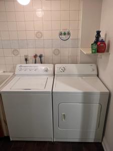 Bright & Cozy Bankfield Stay