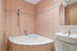 Apartment Pink Pearl Bright & Romantic Stay