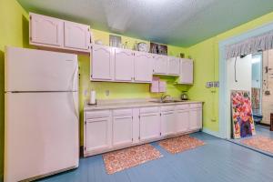 5 Blocks to Dtwn Louisville Colorful Guesthouse