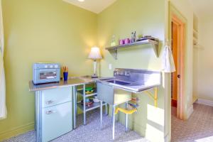 1 Mi to Convention Center The Eagles Nest