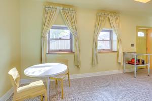 1 Mi to Convention Center The Eagles Nest