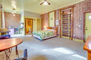 Free Off-Street Parking! Louisville Side Shack