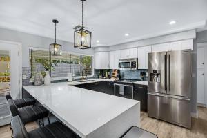 Minutes from Shopping, Dining & Golf