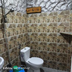 Rustic Stone House with Beach Access