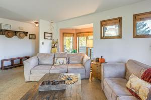 Pagosa Condo with Deck, 4 Mi to Hot Springs and Dtwn