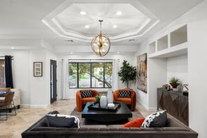 Minutes from Shopping, Old Town, Dining & Golf