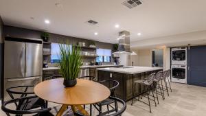 Closest Walk to Old Town, Entertainment District