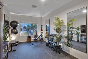 Desert Escape Minutes from Shopping, Dining & Golf