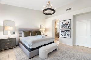 Desert Escape Minutes from Shopping, Dining & Golf