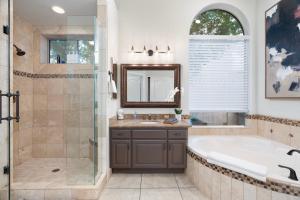 Desert Escape Minutes from Shopping, Dining & Golf