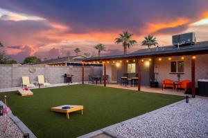 Desert Bloom l 5 min to Old Town l Hot Tub