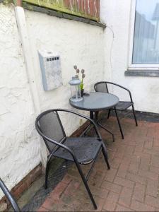 New Offer 3 nights & longer stays only at City Vacations Kettering free WiFi for Short & Long stays Shared bathroom & Shared Kitchen Double room Deals on longer regular stays