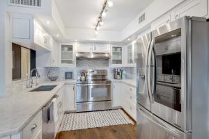 Desert Escape Minutes from Shopping, Dining & Golf