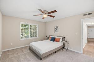 Crest at East Cobb 1828D Serene 2Bd 15Bt