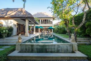 4-Bedroom Villa - Large swimming pool - Ideal place for friends and families