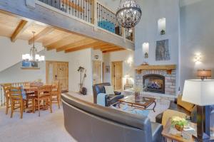 Lake Arrowhead Cabin with EV Charger and Views