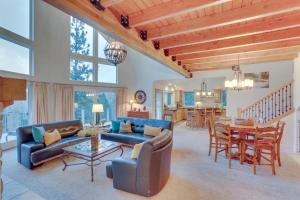 Lake Arrowhead Cabin with EV Charger and Views