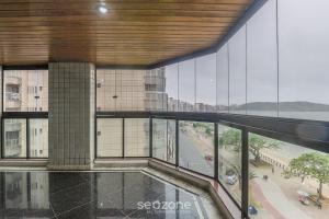 Aptos. em prédio à beira-mar na Praia do Morro - CEAs