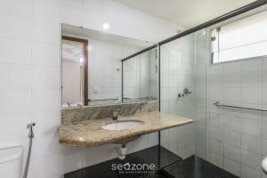 Aptos. em prédio à beira-mar na Praia do Morro - CEAs