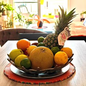 FEMALE SOLO TRAVERELS ONLY & Spacious Vintage Room & Private Bath & Balcony &