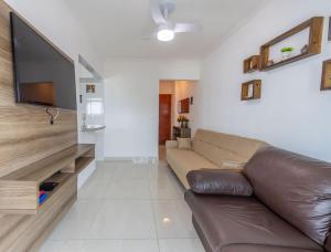 Apto com Varanda e Churrasqueira a 100m da Orla