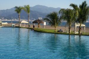 Bay View Grand 2BR Oceanfront Condo D1202